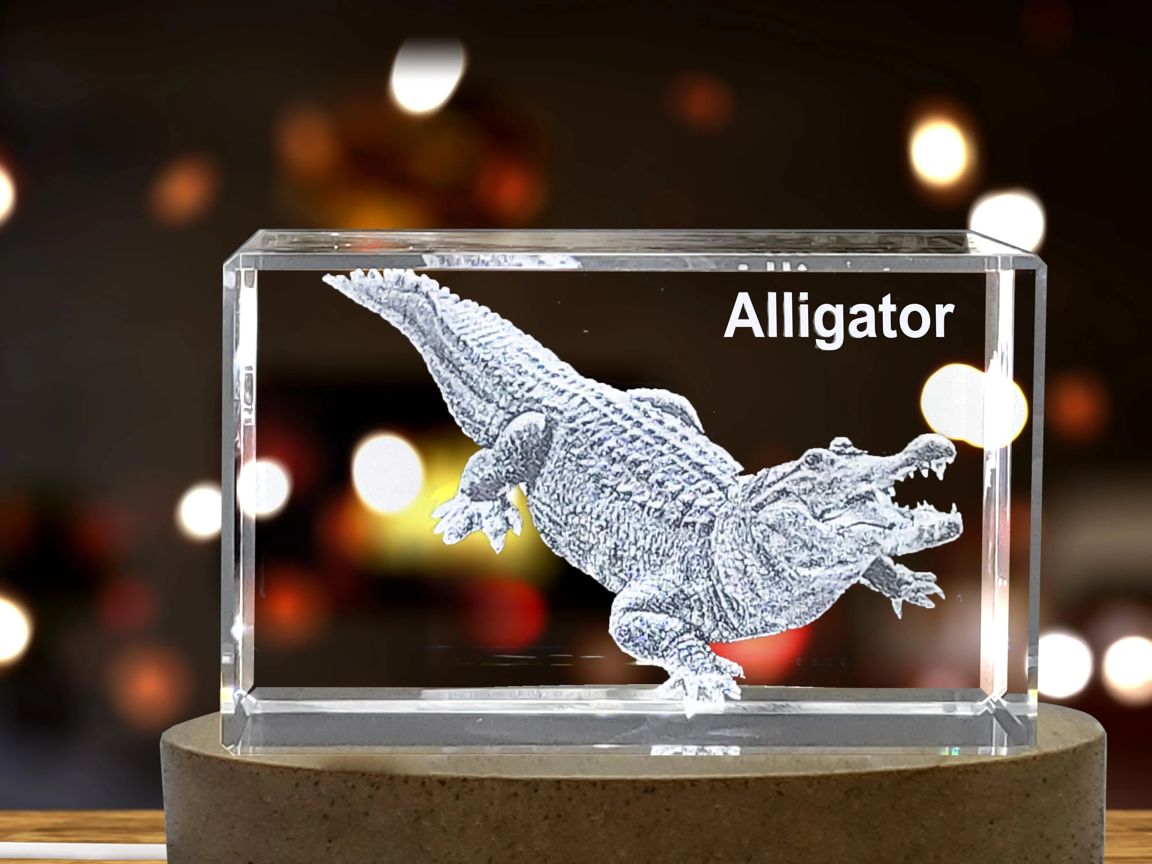 Unique 3D Engraved Crystal with Alligator Design - Perfect Gift for Reptile Lovers
