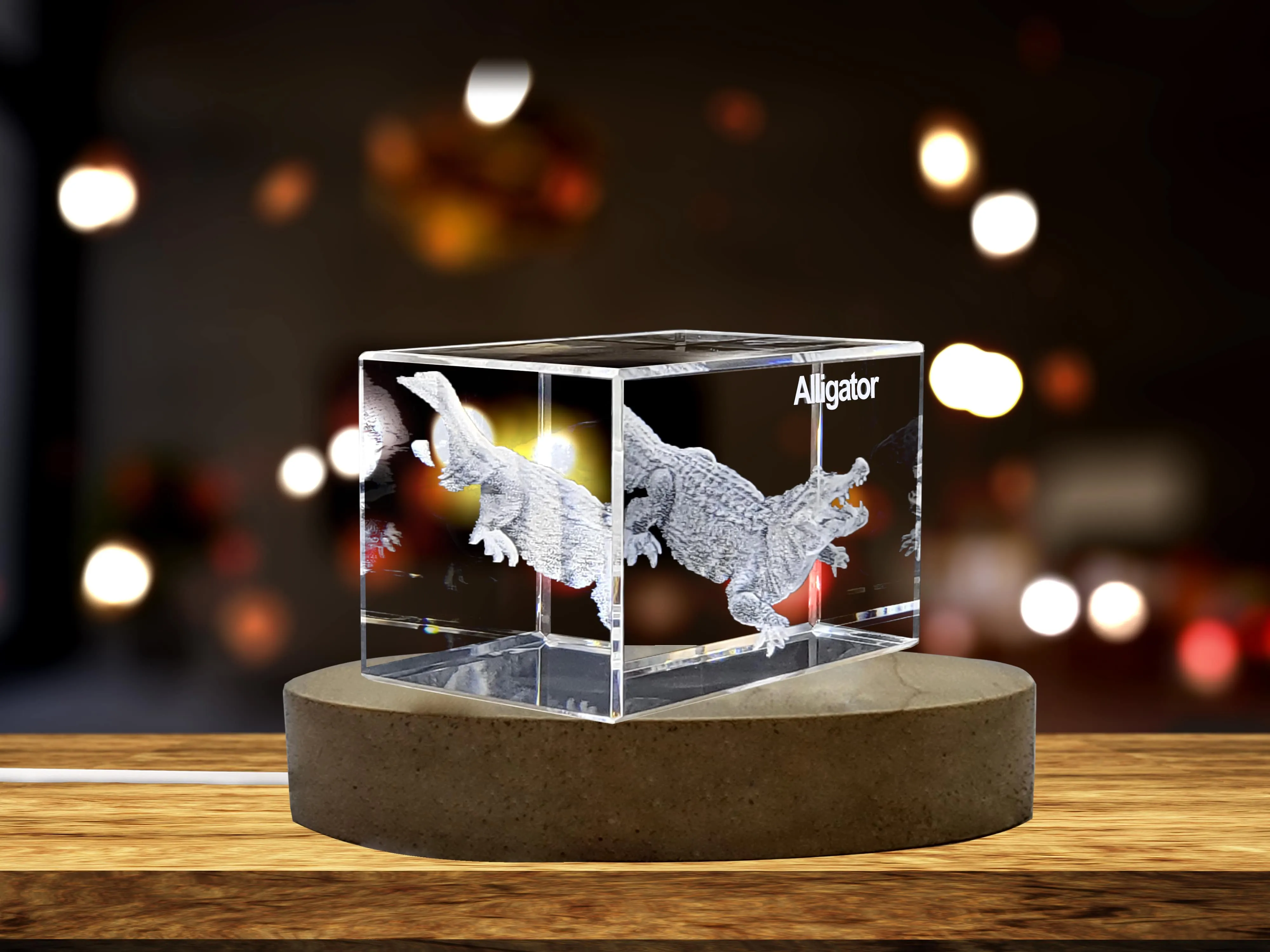 Unique 3D Engraved Crystal with Alligator Design - Perfect Gift for Reptile Lovers